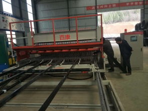 全自動鋼筋網焊網機廠家應用范圍與護欄網排焊機的特點